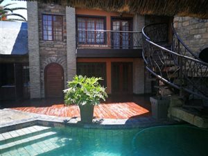 7 Bed House in Jim Fouche Park