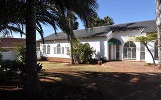 4 Bedroom House in Elarduspark