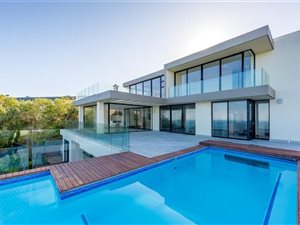 5 Bed House in Oubaai and surrounds