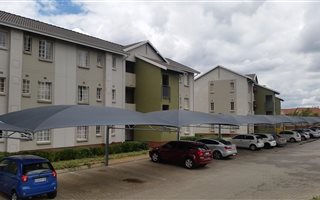 2 Bedroom Apartment in Die Hoewes