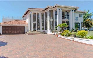 4 Bedroom House in Sheffield Beach