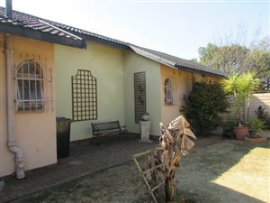 3 Bed House in East Geduld