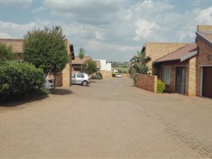 3 Bed Townhouse in Witpoortjie