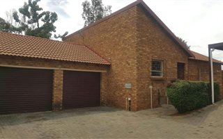 3 Bedroom Townhouse in Honeydew Ridge