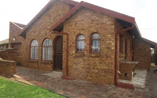 3 Bedroom House in Daveyton