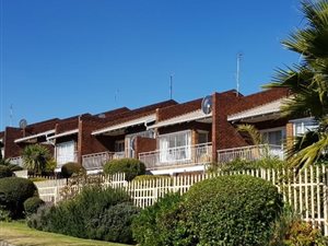 3 Bed Townhouse in Woodmere