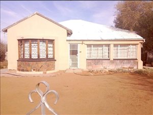 4 Bed House in Victoria West