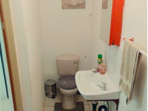 1 Bed Garden Cottage in Valhalla