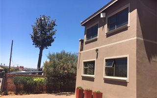 170 m² Office Space in Zwartkop