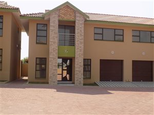3 Bed Townhouse in Lennoxton