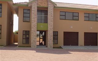 3 Bedroom Townhouse in Lennoxton