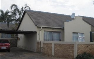 2 Bedroom Townhouse in Heuwelsig Estate