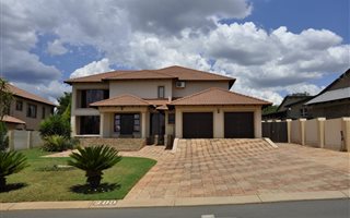 4 Bedroom House in Kameelfontein and surrounds