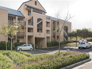 2 Bed Apartment in Klein Welgevonden
