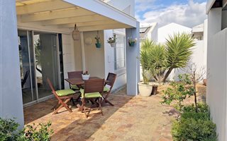 3 Bedroom House in Bloubergstrand