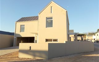 3 Bedroom House in Somerset Lakes