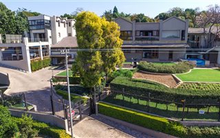 9 Bedroom House in Waterkloof Ridge