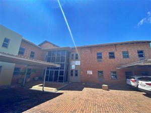 240 m² Commercial space in Hazeldean (Silverlakes Surroundings)