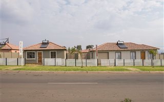 3 Bedroom House in Moretele View