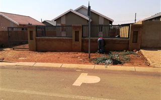 3 Bedroom House in Mahube Valley