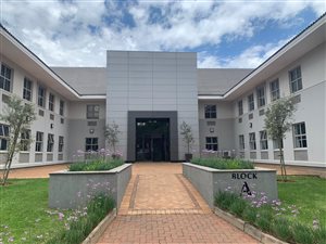 96 m² Commercial space in Hyde Park