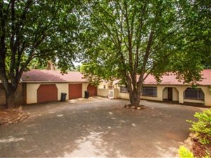4 Bed House in Roodekrans