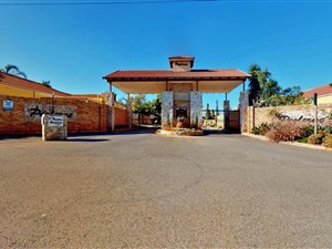 3 Bed House in Florida Glen