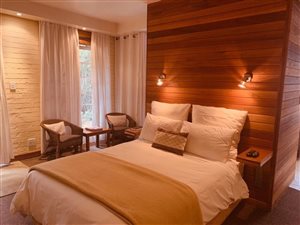 6 Bed House in Kempton Park Central