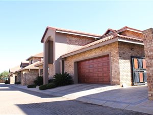 3 Bed Townhouse in Mooivallei Park