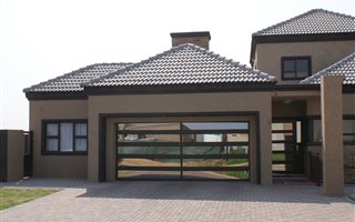 5 Bedroom House in Blue Valley Golf Estate