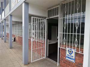 130 m² Commercial space in Essenwood