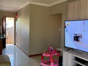 3 Bed Simplex in Heuwelsig Estate