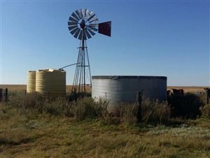 1112 ha Farm in Christiana
