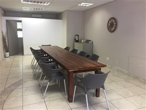 51 m² Retail Space in Hilton