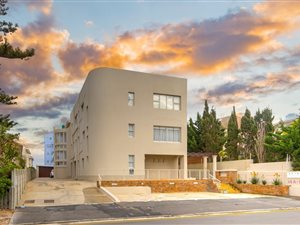 3 Bed Apartment in Strand North