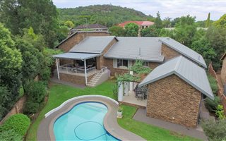 5 Bedroom House in Faerie Glen