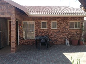 2 Bed Townhouse in Flora Park