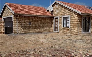 3 Bedroom House in Sunair Park