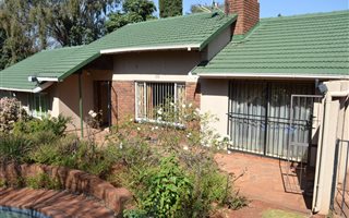 3 Bedroom House in Rhodesfield
