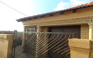 3 Bedroom House in Geluksdal