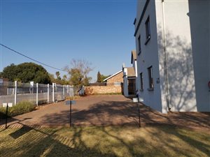 100 m² Commercial space in Lyttelton Manor