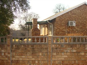 2 Bed Townhouse in Doornpoort and surrounds