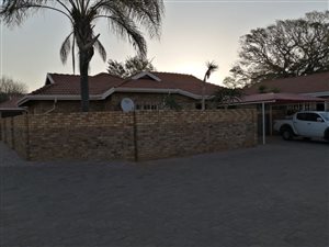 3 Bed Simplex in Protea Park