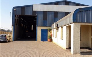 750 m² Industrial space in Clayville