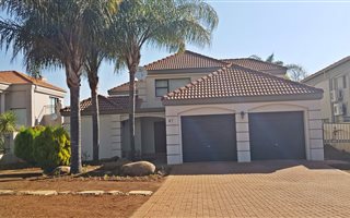 3 Bedroom House in Westlake Estate