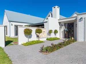 4 Bed House in Kingswood Golf Estate
