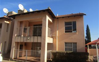 2 Bedroom Apartment in Rensburg