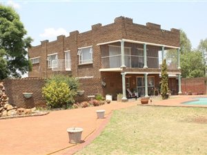 4 Bed House in Rosashof