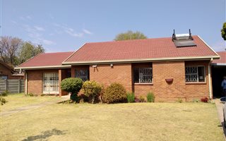 3 Bedroom House in Crystal Park