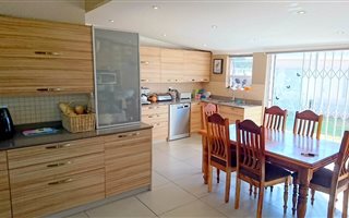 4 Bedroom House in Hartenbos